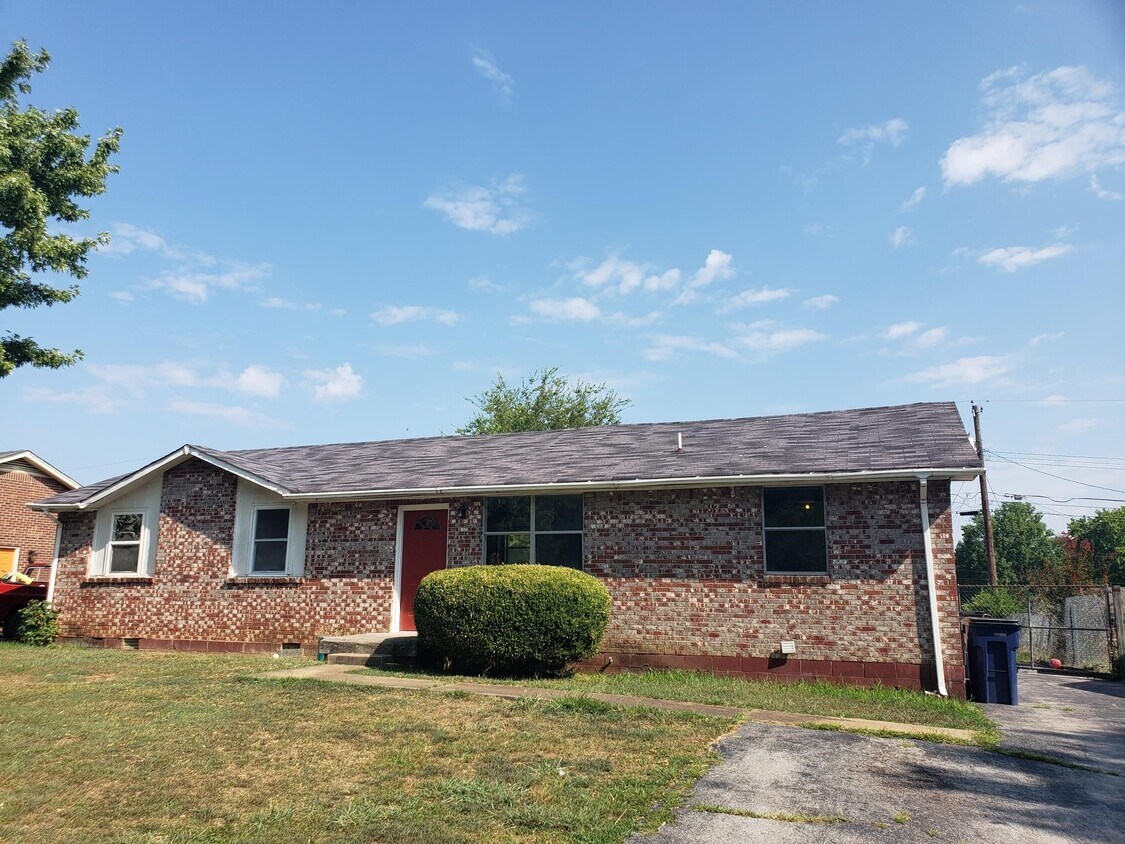 Primary Photo - 208 Clinch Dr