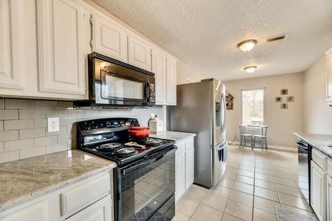 Foto del edificio - 425 Country View Ln