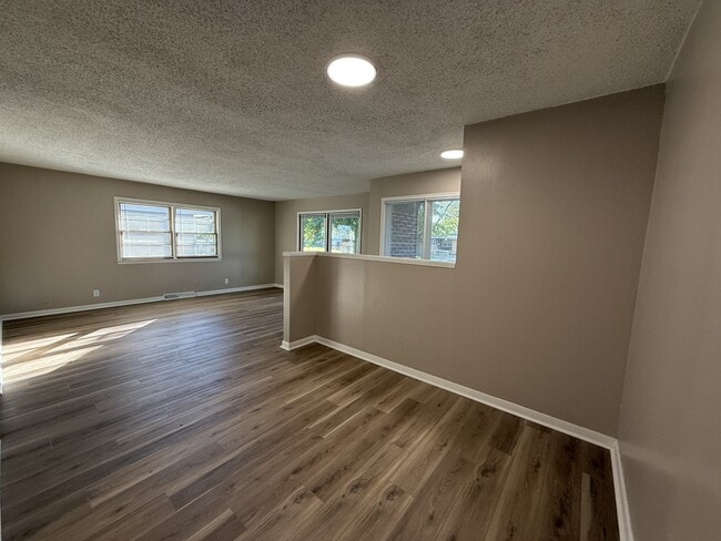 Foto del edificio - 8514 W 9th St N