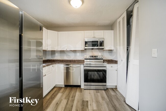 Building Photo - 614 Palace Ln