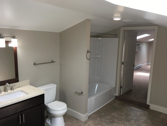 5301 W Alexis Rd Unit F 22 Sylvania Oh 43560 Apartment For Building Photo 5301 W Alexis Rd