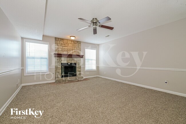 Foto del edificio - 409 Sandra Ln