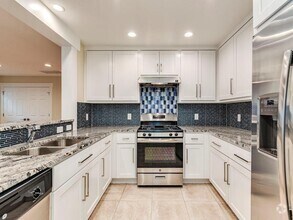 Building Photo - 4500 Mt Vernon Dr