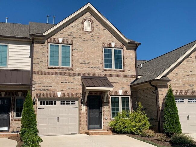 Foto del edificio - Stunning Brick Townhome with Garage in Tre...