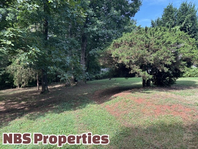 Building Photo - 119 N Clover Hill Ridge Rd