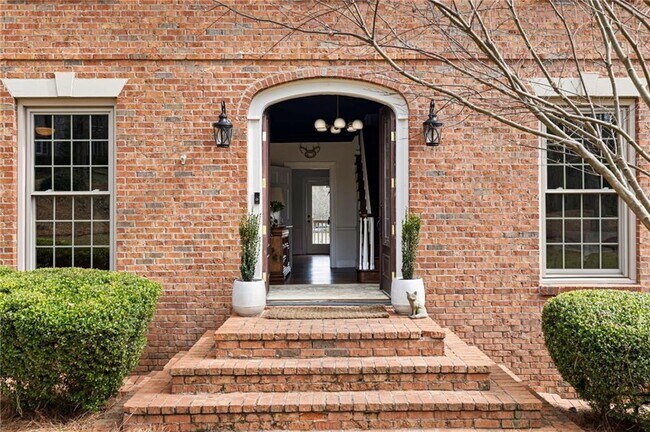 Foto del edificio - 2270 Emerald Dr