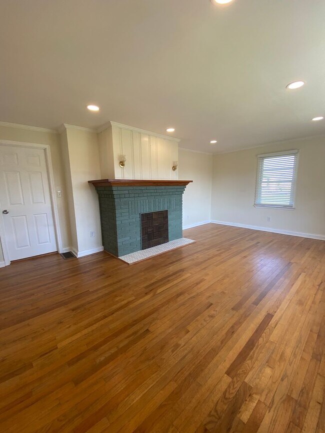 Foto del edificio - PRE-LEASE JULY 15th! - Adorable 4 bedroom 2.5 bath house in Athens, Ga.