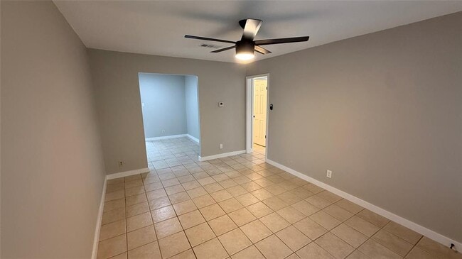 Building Photo - 106 E Longspur Blvd