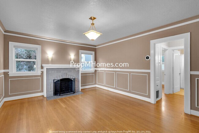 Building Photo - Charming Four Bedroom Home in NE!