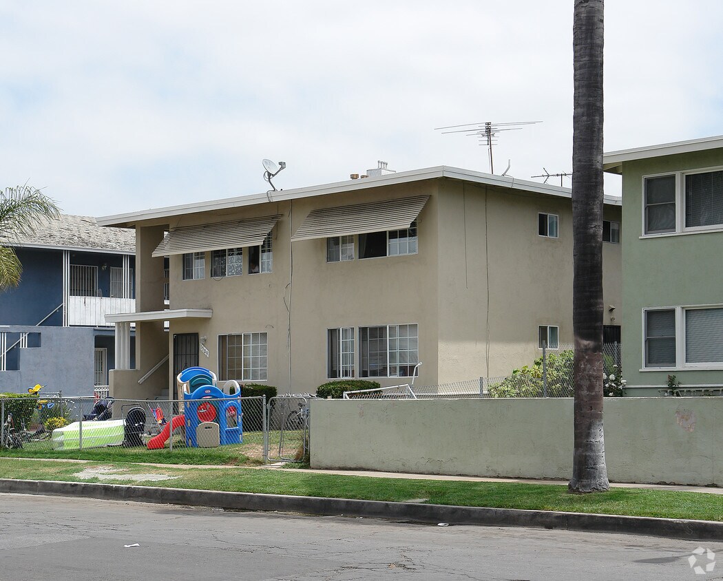 Building Photo - 1509 N Van Ness Ave