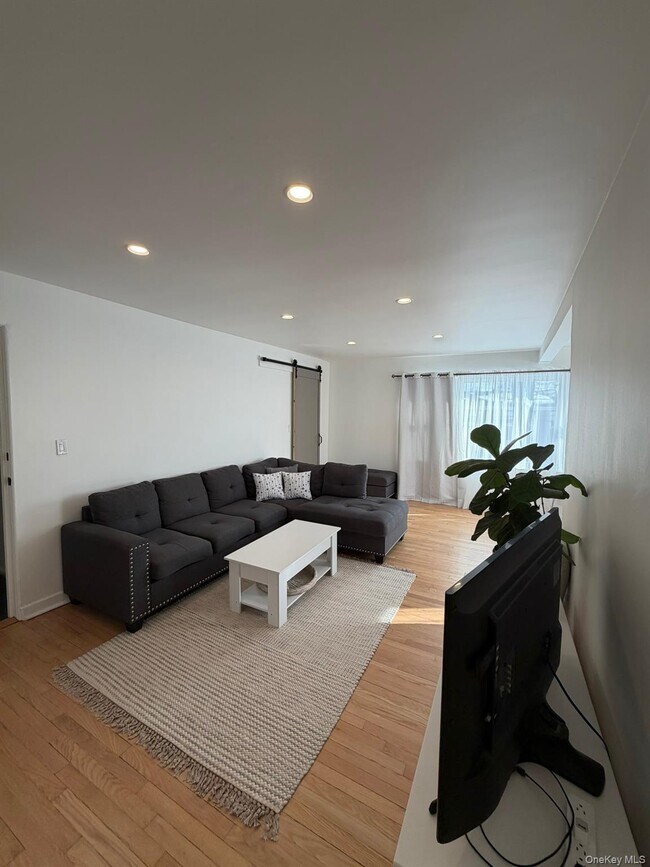 Foto del edificio - 36-26 192nd St