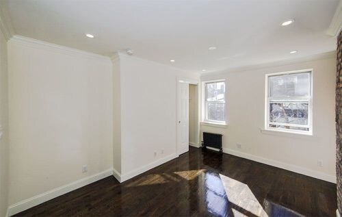 Foto del edificio - 449 W 19th St