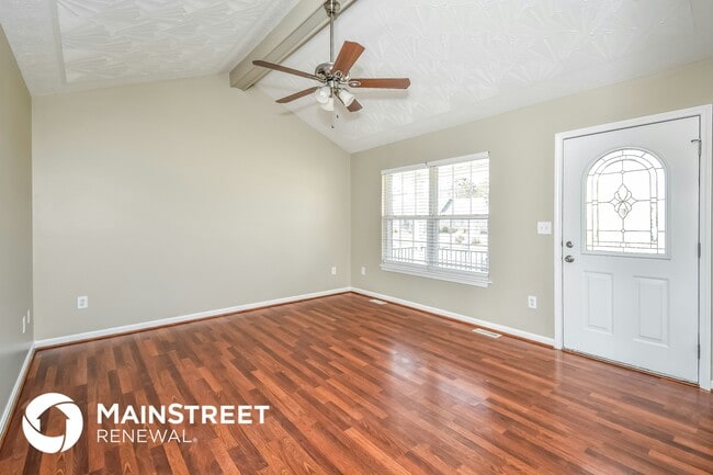 Foto del edificio - 385 Drake Dr