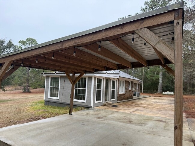 Building Photo - 3 Bed 2 Bath Home in Lee County for Rent