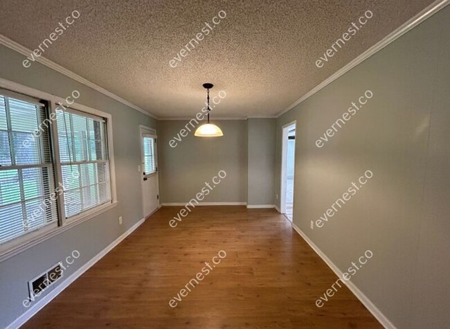 Foto del edificio - 914 Hickory Ridge Rd SW