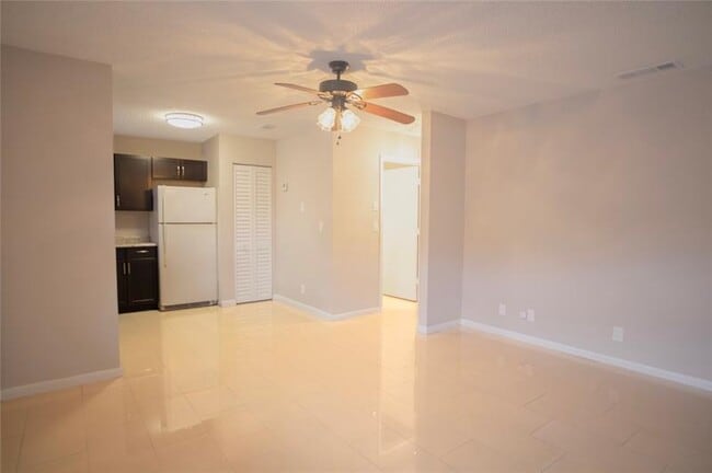 Foto del edificio - 416 Lakeside Dr