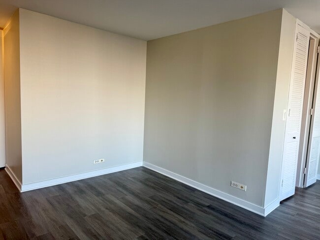 Building Photo - 655 W Irving Park Rd