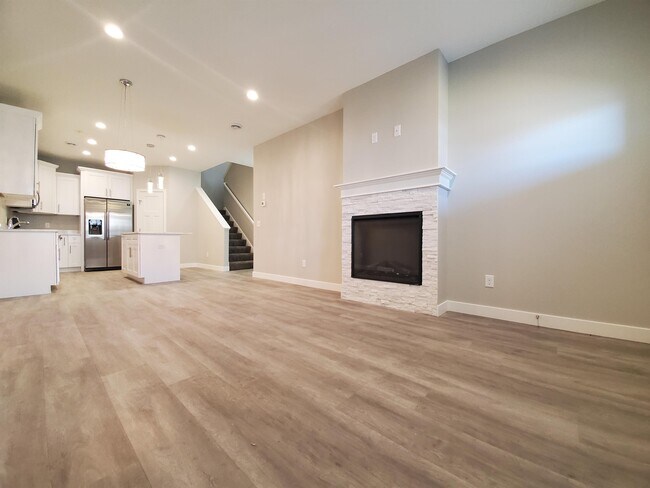 Building Photo - 654 Stone Haven Dr NE