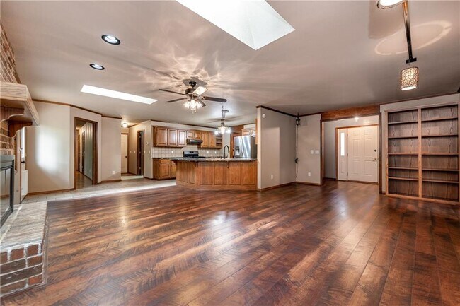 Building Photo - 2450 Sequoyah Dr