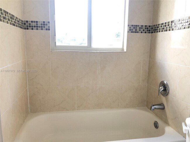 Foto del edificio - 1940 Washington Ave