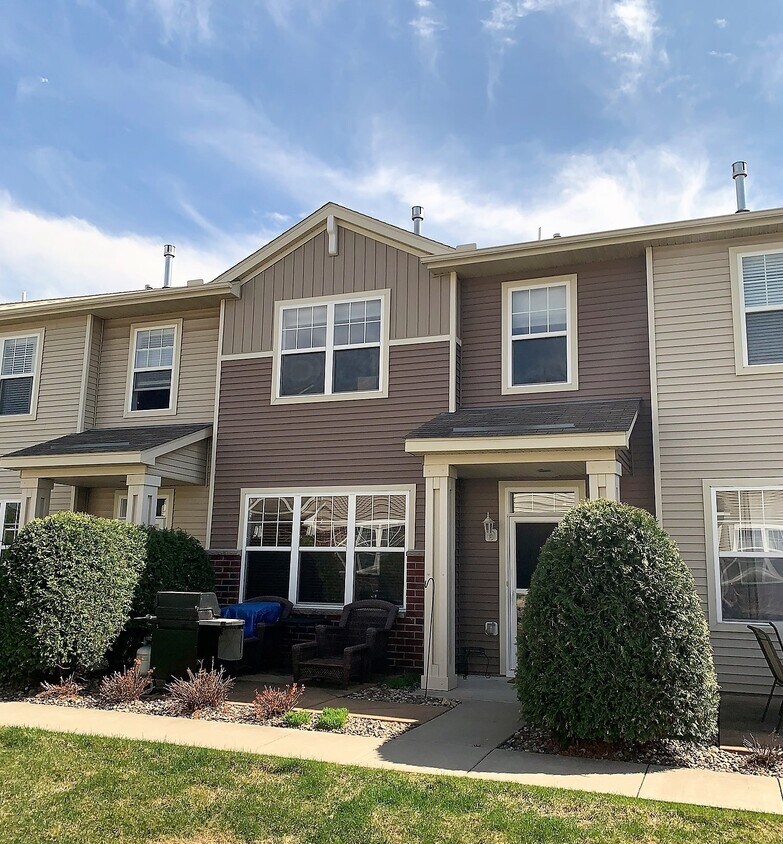 3407 Hazel Trl, Woodbury, MN 55129 Condo for Rent in Woodbury, MN