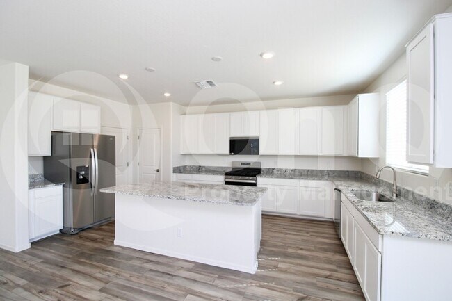 Foto del edificio - 36601 W San Ildefanso Ave