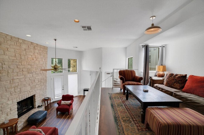 Foto del edificio - 1 Crystal Springs Ct