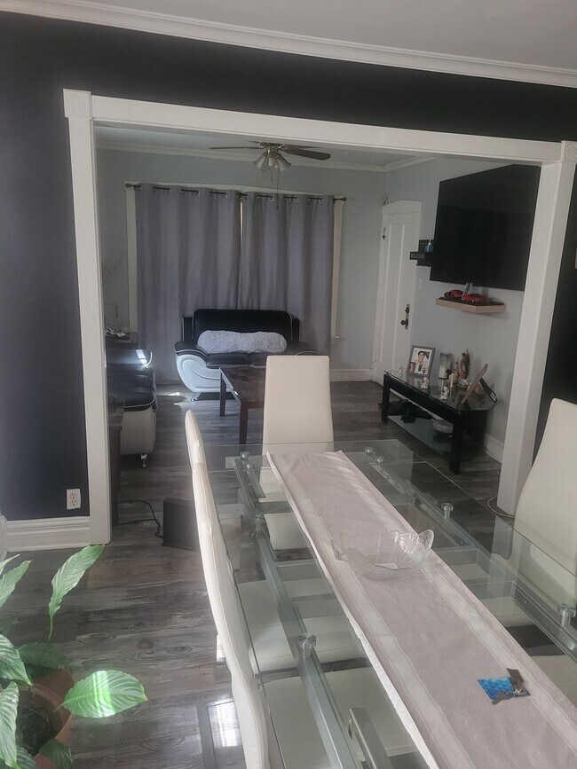 Foto del edificio - 5621 N Kedvale Ave