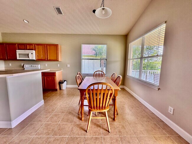 Building Photo - 3900 Playa Del Sol Dr