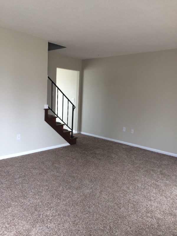 Building Photo - 615 Central Ave