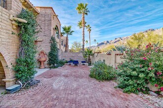 Building Photo - 6490 N Val Dosta Dr