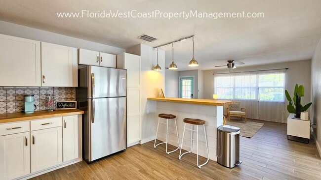 Building Photo - LOVELY FURNISHED 3 BED/1 BATH ALL TILE HOM...