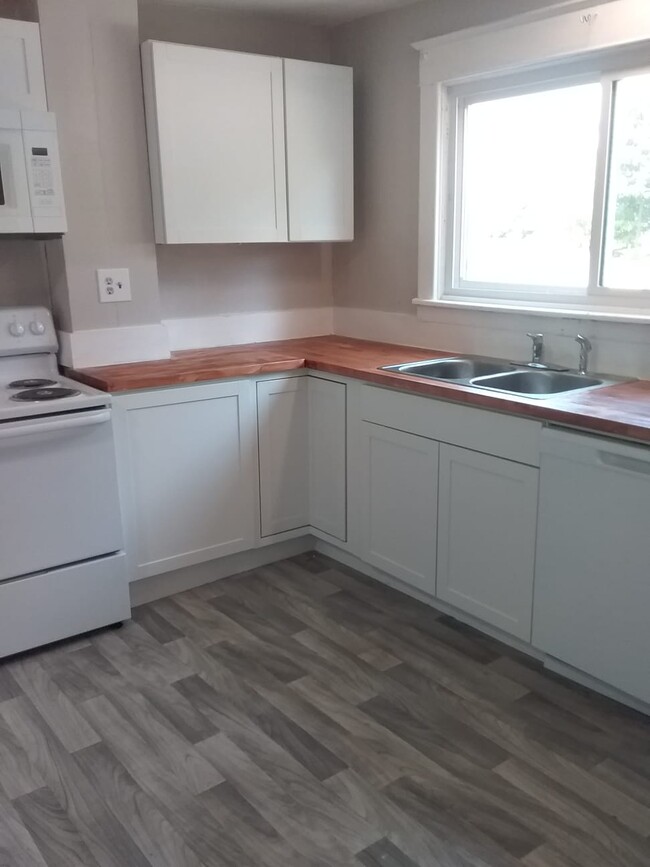 Foto del edificio - 5374 Ridge Rd