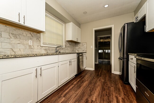 Building Photo - Fantastic 3bd/2ba home! Let yourself in!