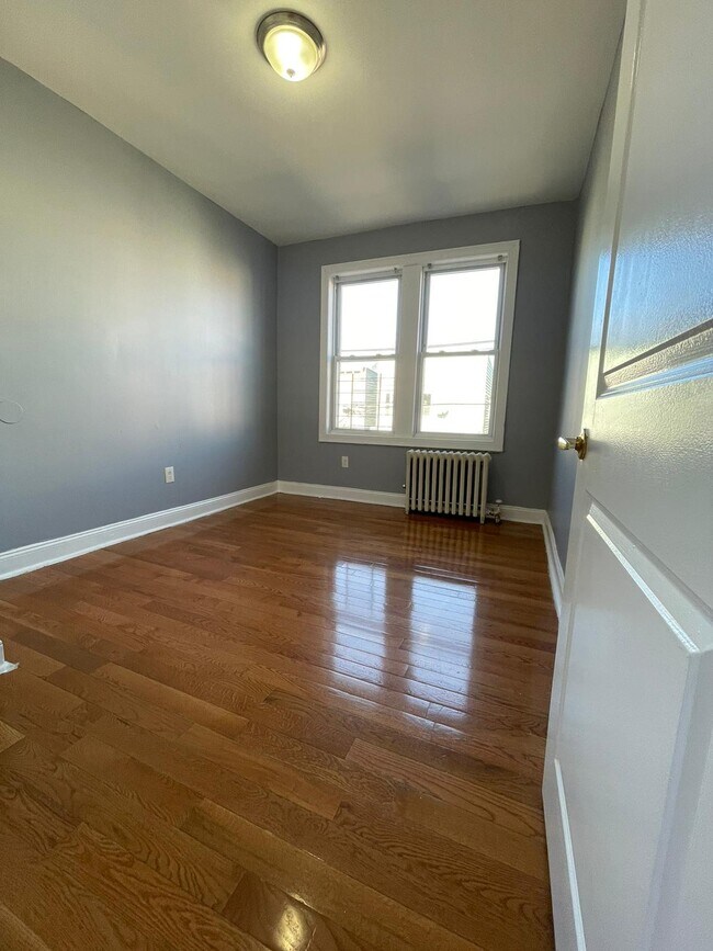 Unit 7 - 92 W 24th St