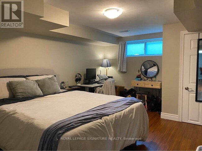 Building Photo - 147 Lupin Dr