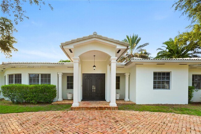 Building Photo - 505 Luenga Ave