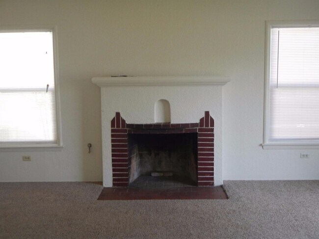 Foto del edificio - Bright & Breezy 3BR Fresno Retreat!