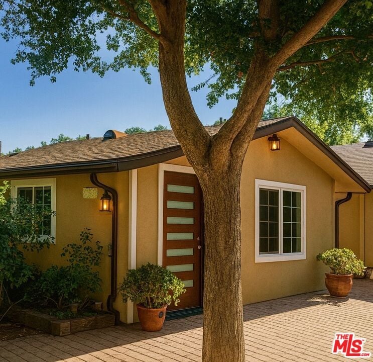 Foto principal - 5240 Buffalo Ave