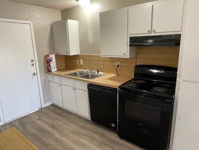 Foto del edificio - 822 E Riverside Ave