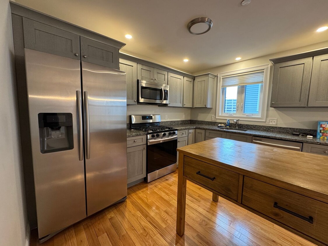 Foto principal - Modern Townhouse for Rent in Haverhill, MA...