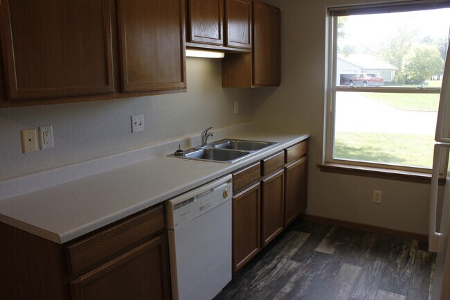 Building Photo - 515 Samara Ave