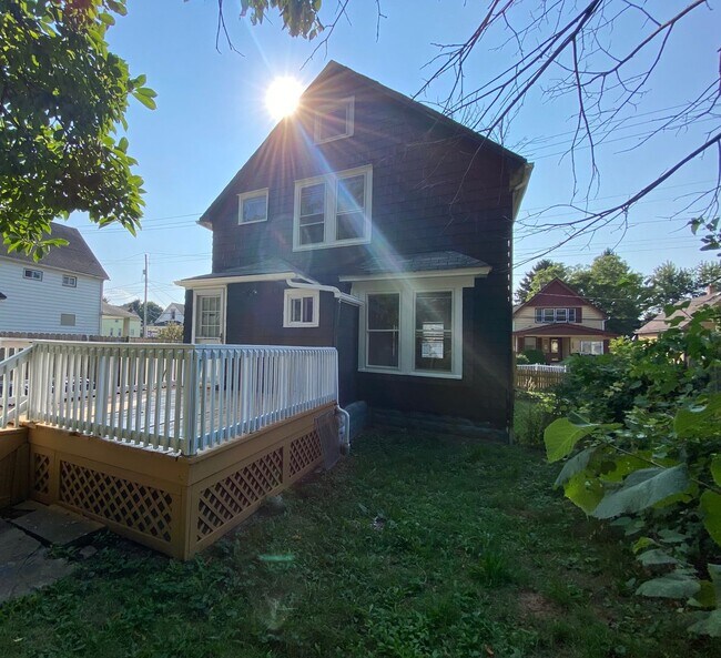 Foto del edificio - ? Comfortable 3-Bedroom, 1.5-Bathroom Home...