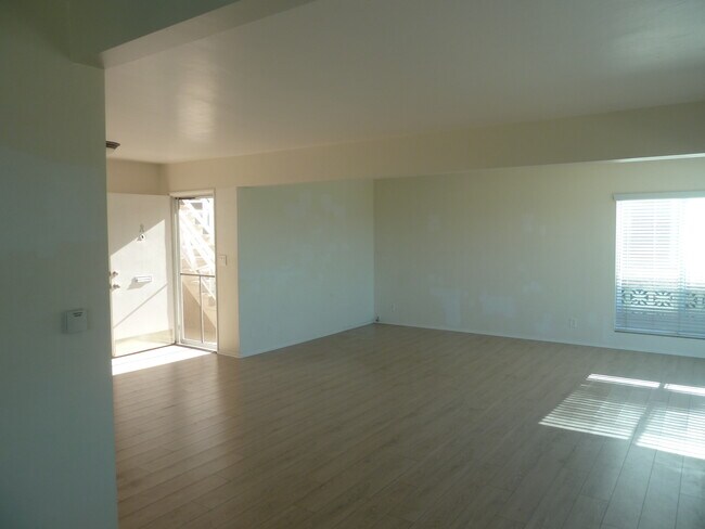 Building Photo - 1804 Esplanade