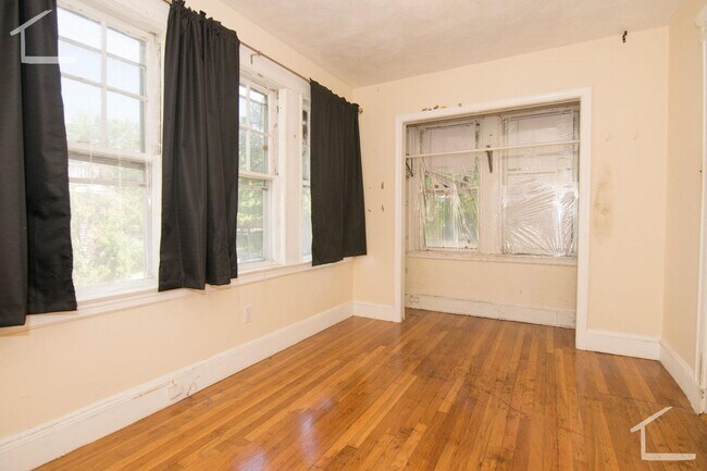 Photo - No Brokers Fee, No Security Deposit, In-Unit Washer and Dryer, Pets Friendly, Eat-in Kitchen DEck... Apartment