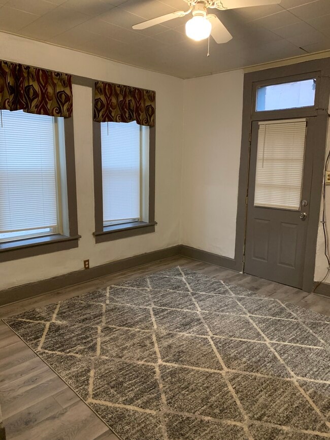 Building Photo - 3137 W Pikes Peak Ave
