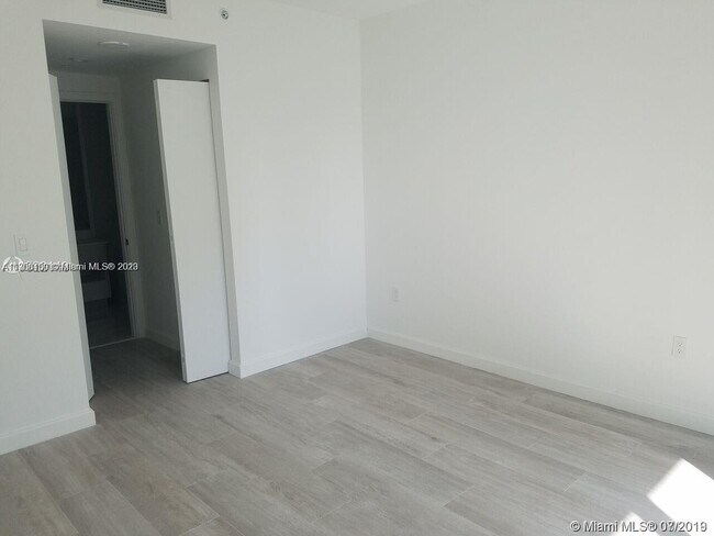 Foto del edificio - 55 SW 9th St