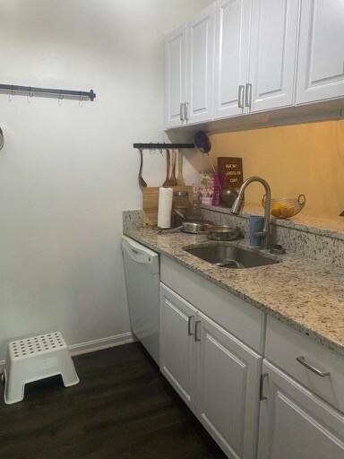 Building Photo - 8 Banyan Wood Ct