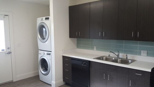 Foto del edificio - LA MESA VILLAGE- 1BR/1.5BA FOR RENT