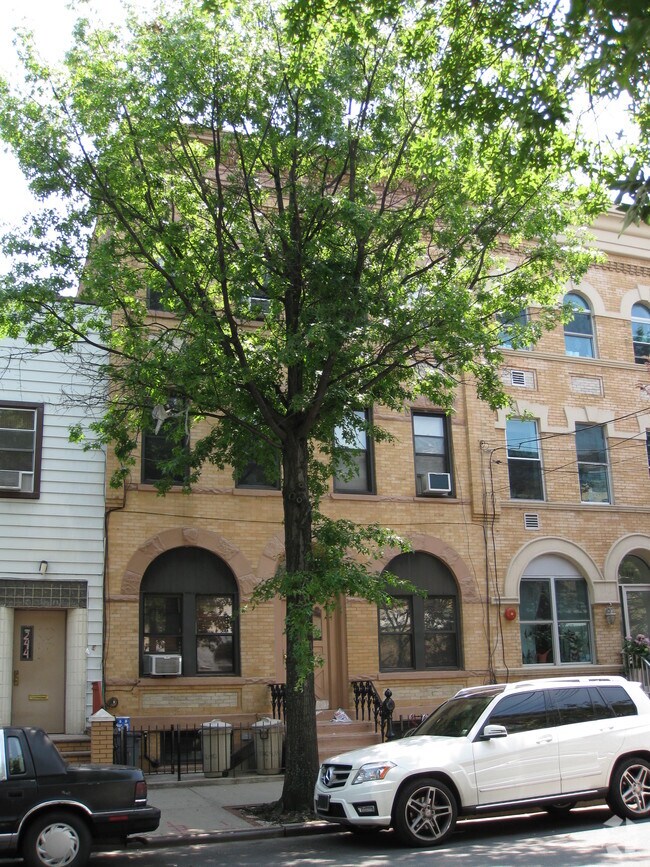 Foto del edificio - 242 kingsland ave